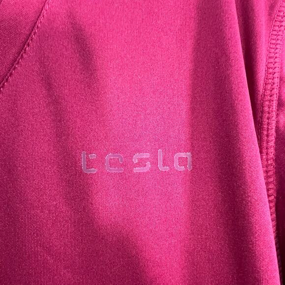 Tesla T Shirt Women's Fitted 2XL Raspberry V Neck Spell Out Chest Short Sleeve - Picture 2 of 7